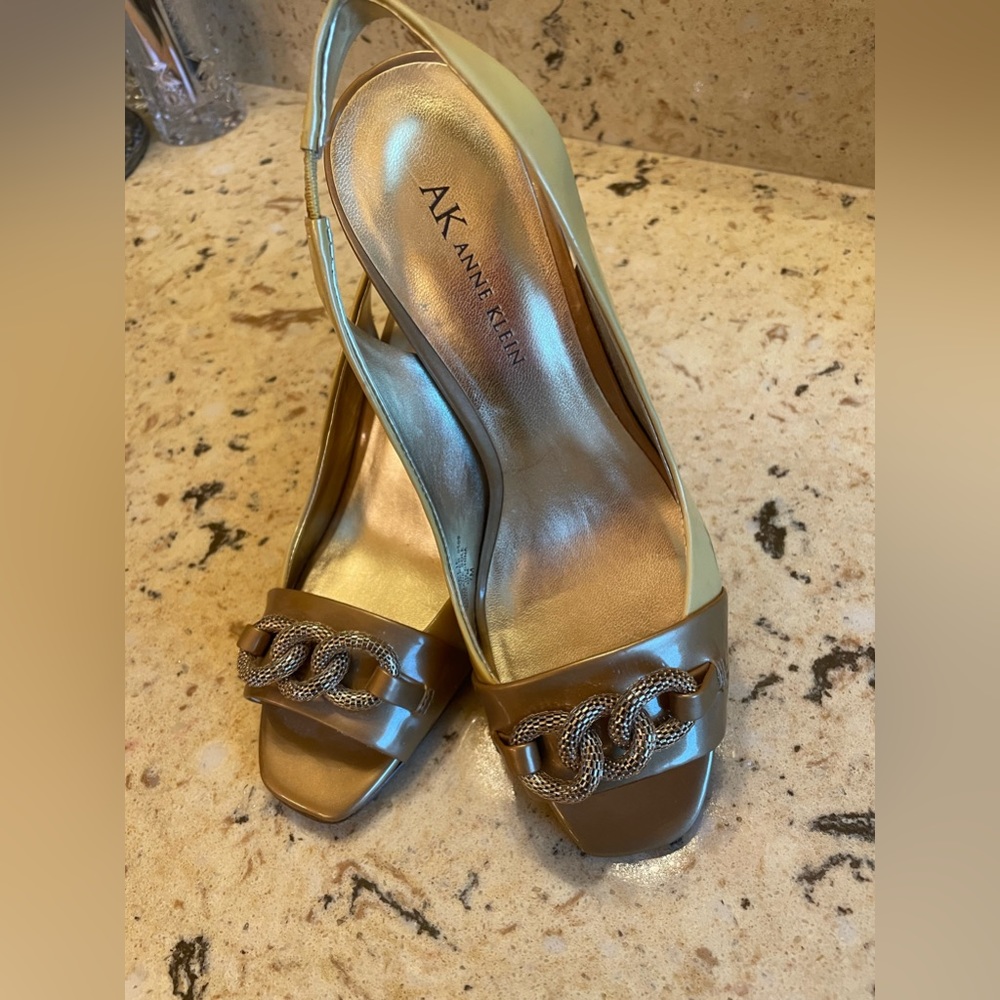 ANNE KLEIN DOES SEXY SLING BACK IN GOLD